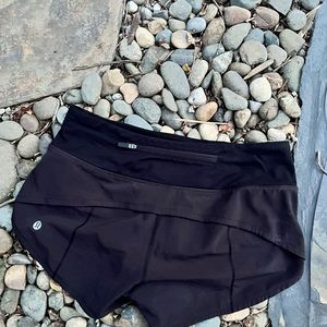 Lululemon Speed Up 2.5 in shorts
